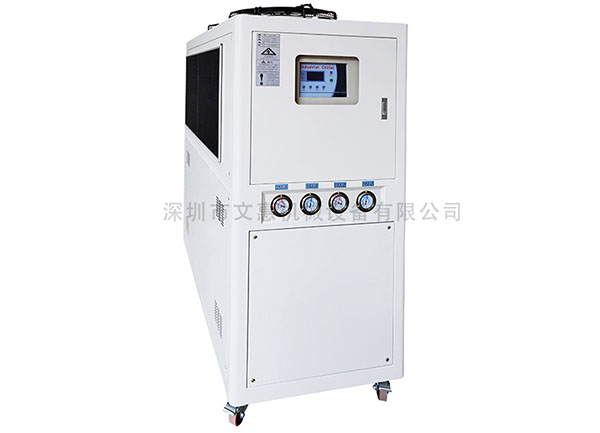 选择激光（guāng）冷水机时，水箱的容量是不是越大越好？