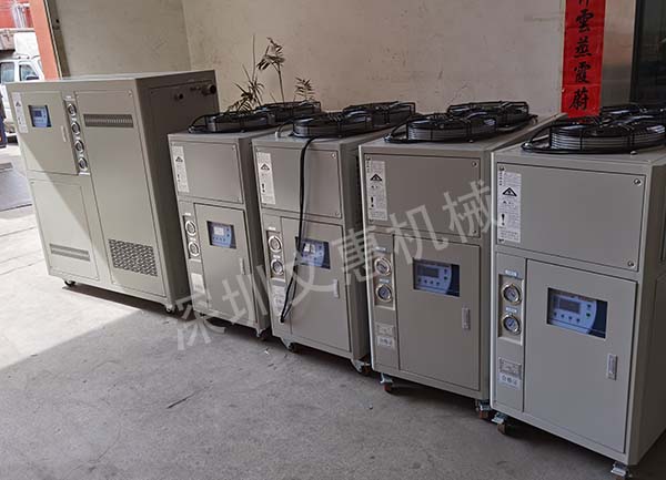 小型工（gōng）業冷水機循環水升溫快的解決方（fāng）法